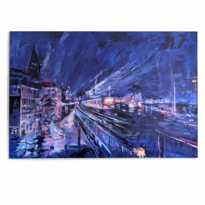Acrylgemälde „Hafennacht“ von Sonja Wythe mit Hamburger Hafen, Elbphilharmonie und U-Bahn bei Nacht. Dunkelblaue Stadtlandschaft mit leuchtenden Lichtreflexen und Spiegelungen auf dem Wasser.